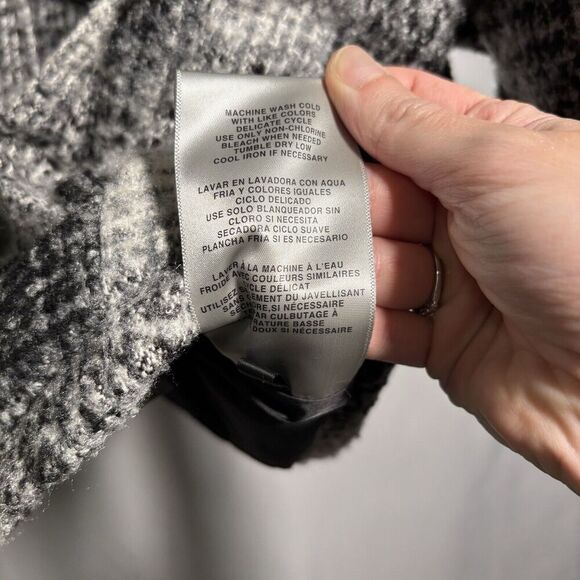 LEVIS Wool Blend Puffer Jacket Buffalo Plaid White Black NEW XS $148 Sold Out - Picture 7 of 10